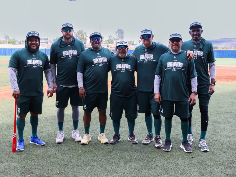 Bravos apalea 21-9 a Conspiradores en el inicio de su pretemporada