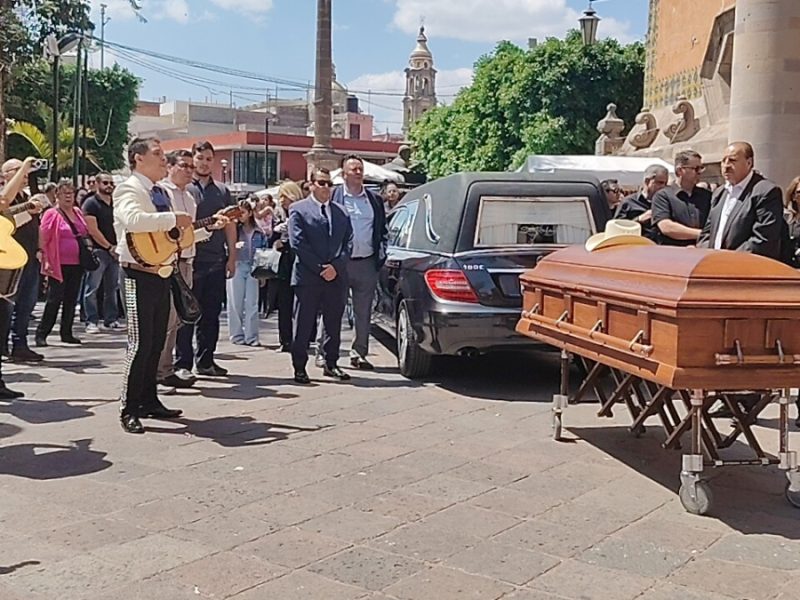 Luto en Celaya: Dan último homenaje a Roberto Castañeda en el templo de San Francisco