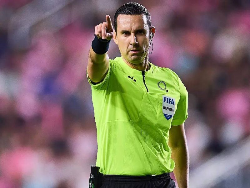 Árbitros mexicanos encabezados por César Ramos regresan a México tras quedar varados en Medio Oriente