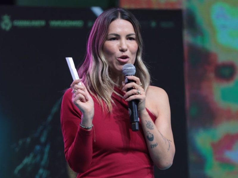 La emprendedora Romina Sacre inspira en Sapica con la conferencia “Sensibles, chingonas y jefazas”