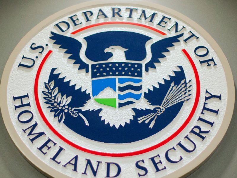 Corte de apelaciones respalda al gobierno de Trump sobre detención de migrantes sin fianza