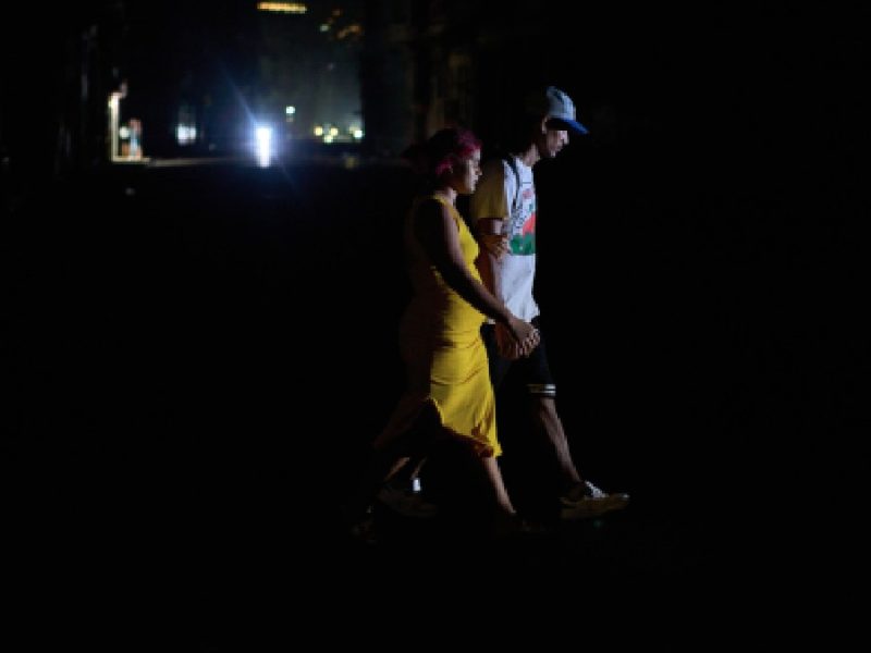 Amplias zonas de Cuba siguen sin electricidad; Trump afirma que la isla “va a caer”