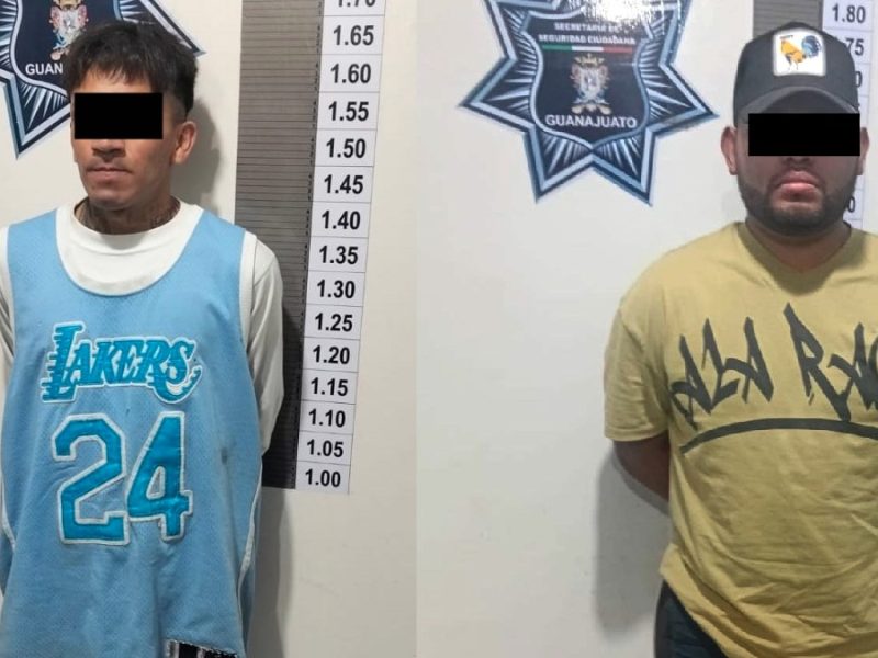 Detienen a hombres con armas, una era de juguete