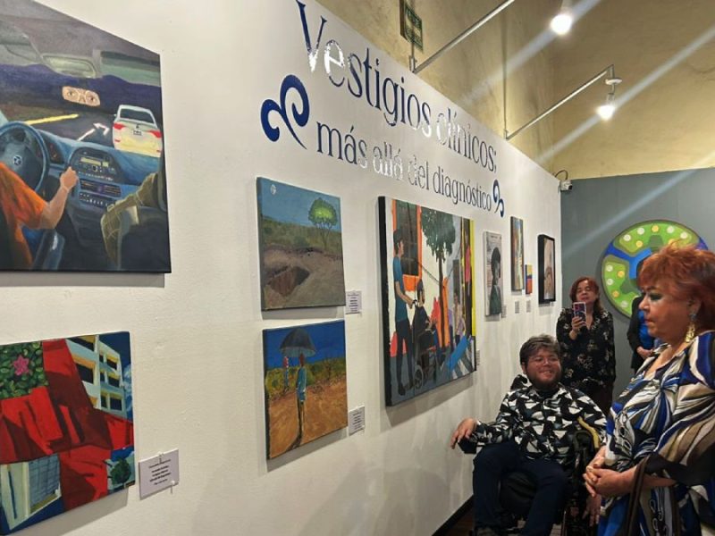 “Vestigios clínicos”: Fernando Ricárdez explora la memoria y enfermedad en exposición pictórica