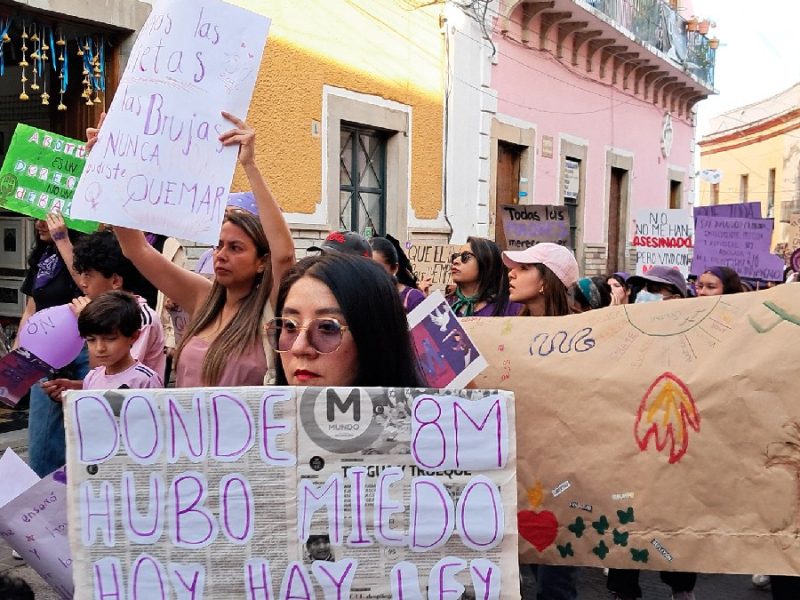 Samantha Smith rechaza acusaciones de feministas por agresiones en marcha 8M
