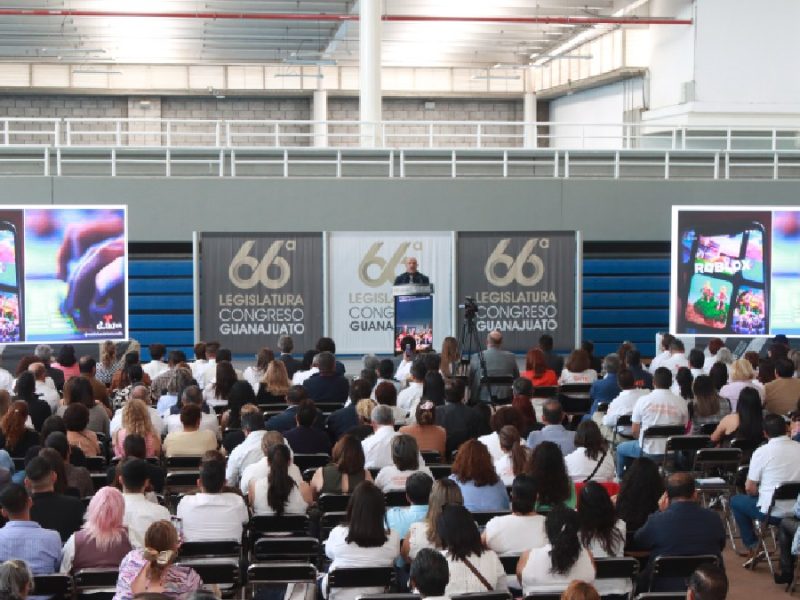 Docentes piden no asumir resguardo de celulares en escuelas de Guanajuato