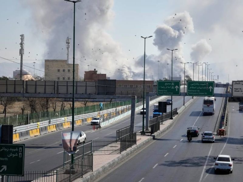 Irán lanza ofensiva masiva contra Israel y bases de Estados Unidos