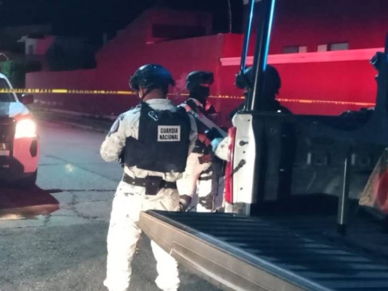 Fueron heridos en Salamanca y sus familiares los llevan al hospital; sicarios escapan