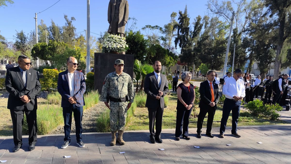honores a Benito Juárez