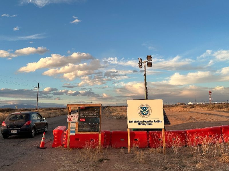 Llamadas al 911 revelan sufrimiento de internos en el mayor centro de detención del ICE