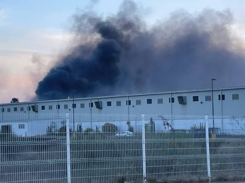 Se incendia patio de residuos plásticos en empresa del parque Castro del Río
