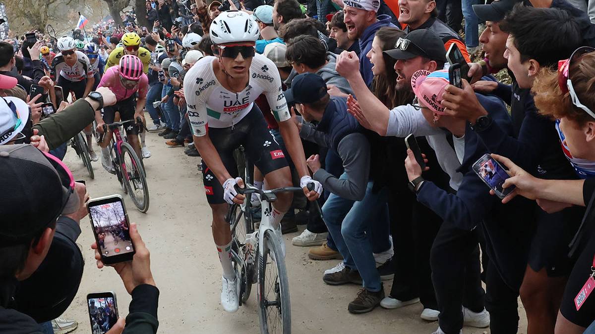 Isaac del Toro brilla en Italia: El mexicano conquista el podio de la Strade Bianche 2026 - Foto: Garofalo LaPresse Strade Bianche