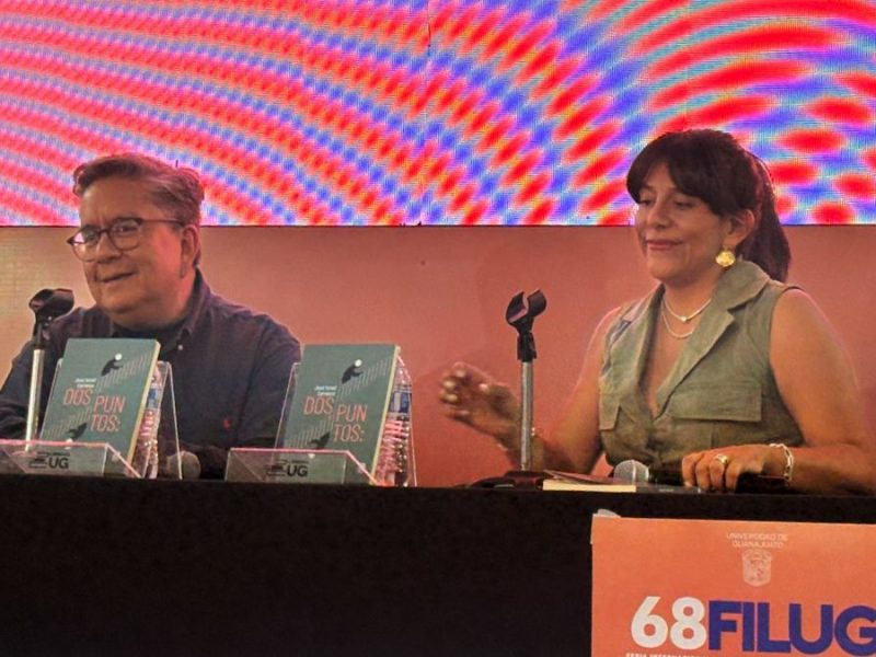 José Israel Carranza presenta en la FIL UG el libro “Dos Puntos:”: Un elogio al ensayo y la libertad