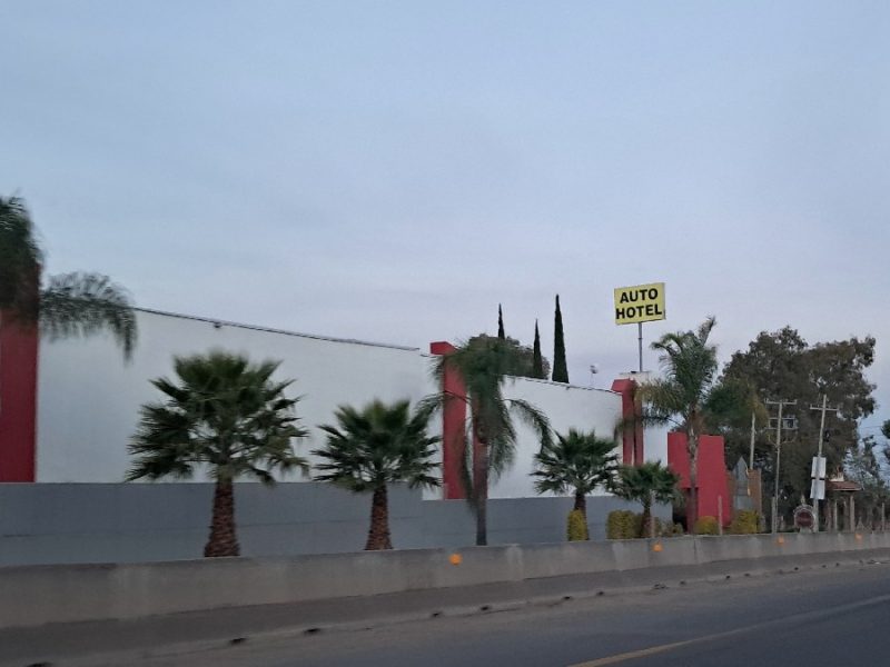 Fallece joven en motel al sufrir un corte en la pierna con vidrio