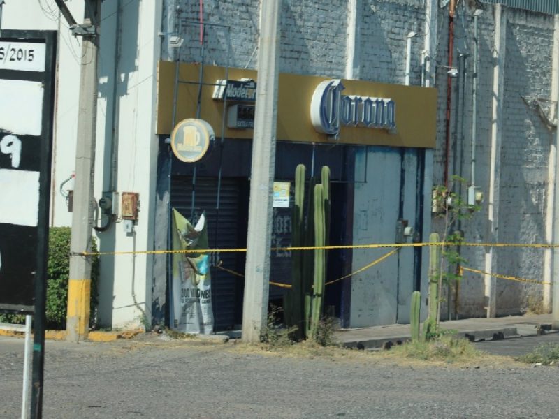 Atacan a mujeres dentro de depósito de cerveza en Jaral; fallece una