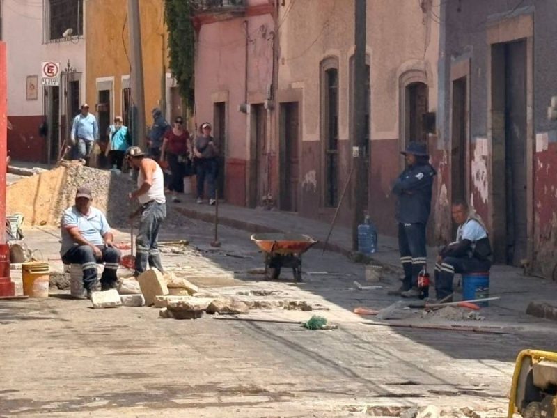 Cierre de la calle San Sebastián desata caos vial y enojo en Guanajuato capital