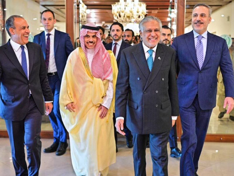 Pakistán busca la paz: Se ofrece como sede para charlas entre Estados Unidos e Irán