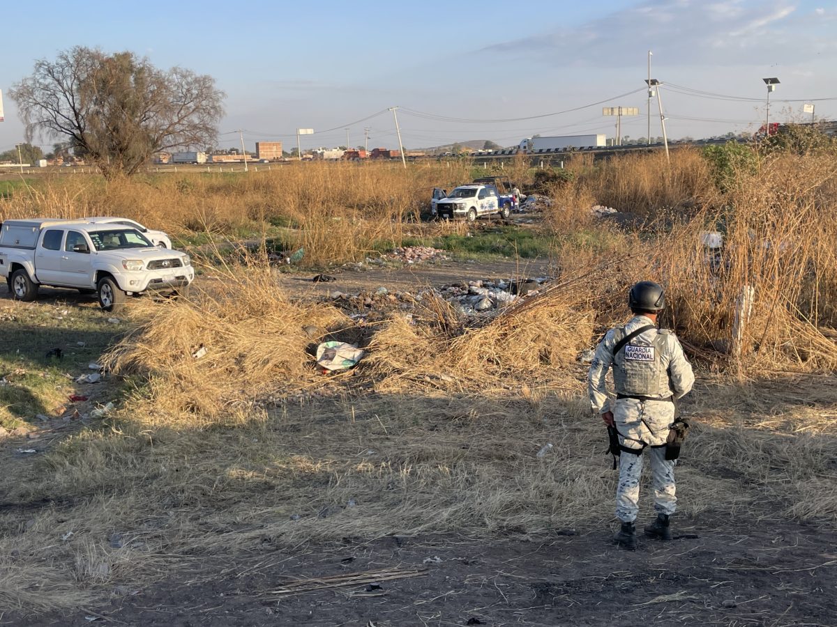 Encuentran a mujer muerta entre la basura en un baldío en acceso a la ciudad
