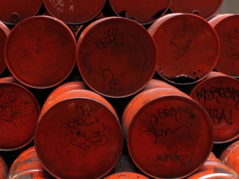 Precios del diésel en EU superan los 5 dólares por galón tras guerra en Medio Oriente