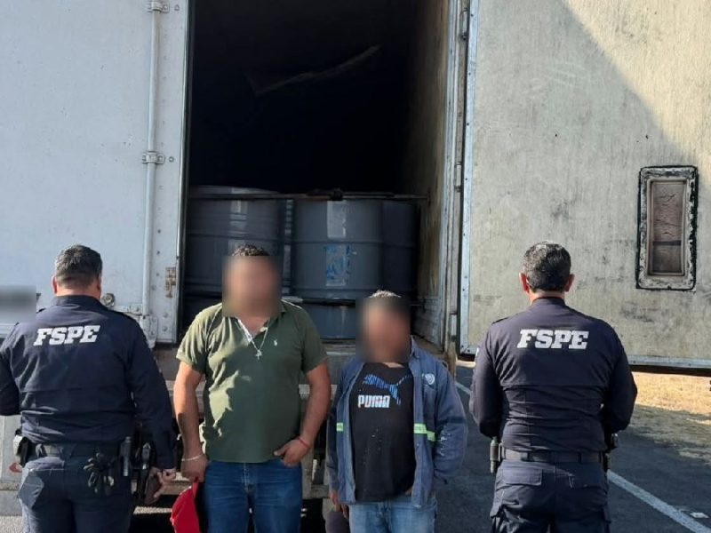 Hallan en tráiler 17 mil litros de precursores químicos para elaboración de drogas
