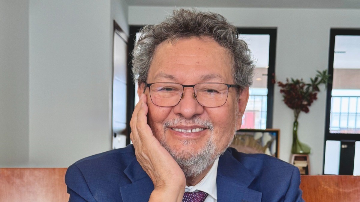 premio Jorge Ibargüengoitia a Élmer Mendoza