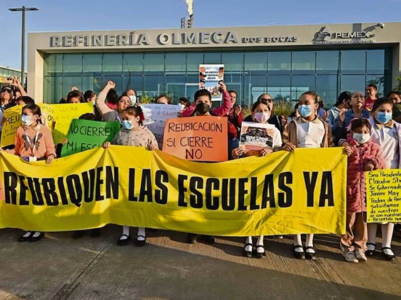 Vecinos denuncian vivir sobre una “bomba de tiempo” tras explosión en refinería de Dos Bocas; piden reubicar escuelas