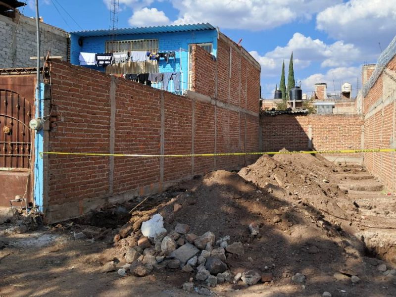 Albañiles hallan restos óseos en León al excavar en un baldío de la colonia Nuevo Amanecer