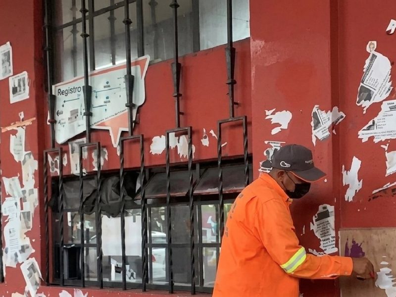 Retiran de Presidencia municipal fichas de búsqueda y carteles colocados por feministas