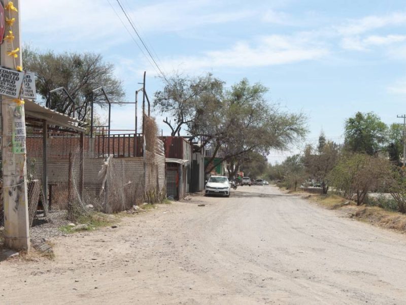 Alejandra Gutiérrez promete agua y escrituras en San Juan de Abajo; colonos dudan tras décadas de olvido