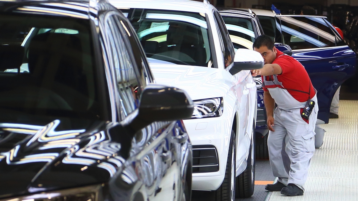 Semiconductores industria automotriz estrecho de Ormuz