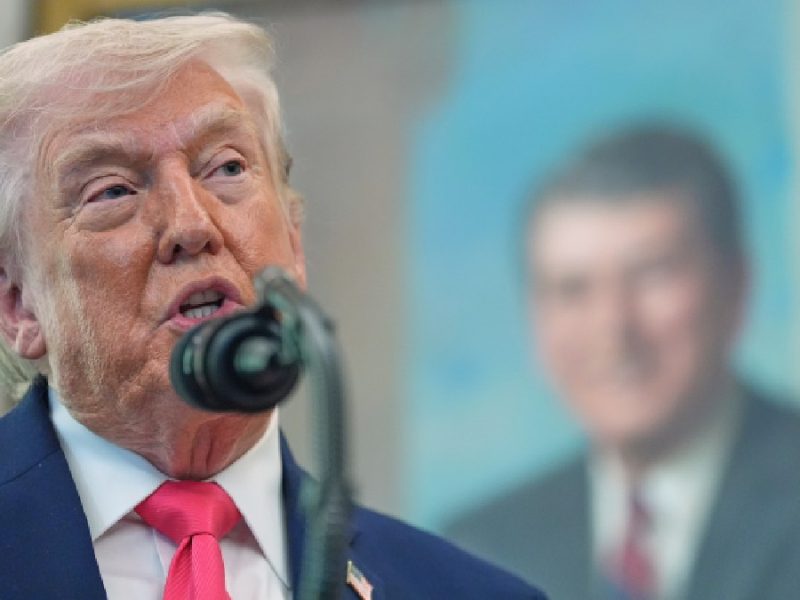 La afirmación de Trump de que Estados Unidos e Irán están dialogando causa vítores en los mercados