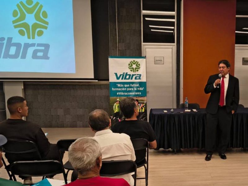 Arrancan las Clínicas de Futbol ‘Vibra’: Una cátedra de profesionalismo con causa social en León