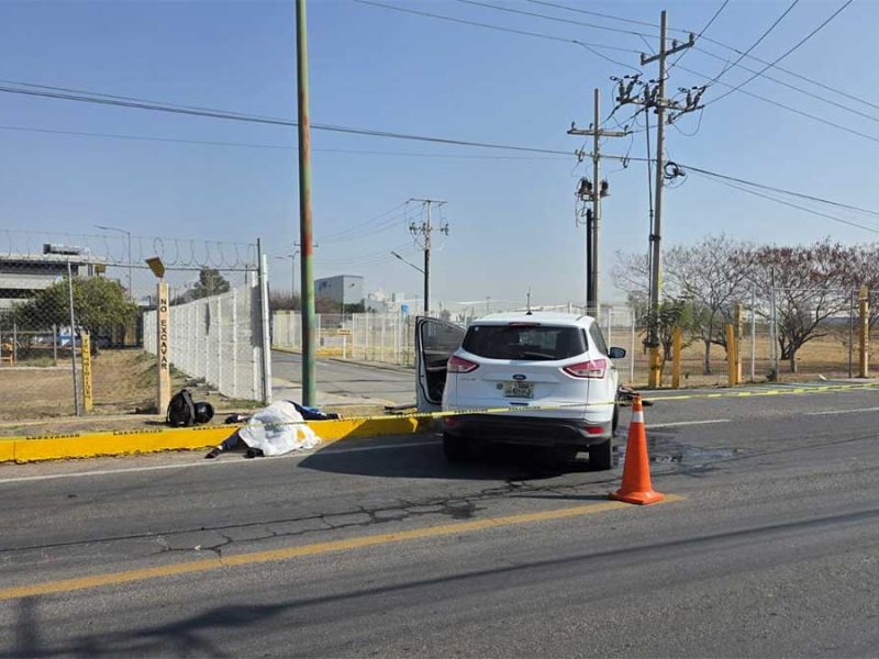 Muere joven motociclista tras brutal choque en la Celaya-Villagrán, frente a Vibrantz