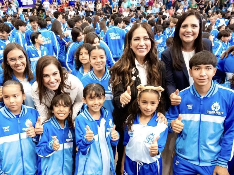 Abanderan a 817 guanajuatenses para la Olimpiada Nacional 2026 