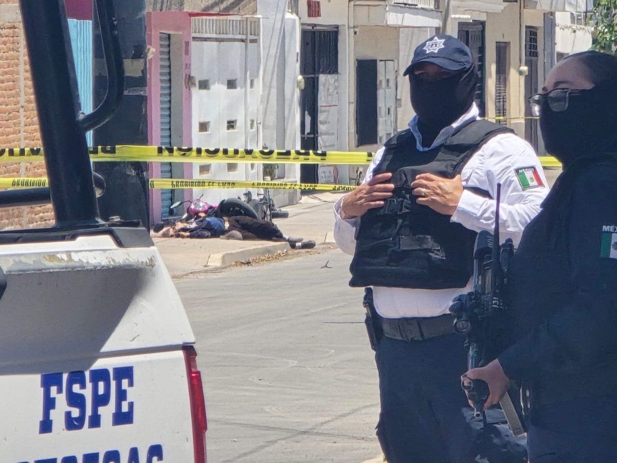 Atacan a motociclistas en Las Américas; uno muere, el otro logra pedir ayuda en el hospital