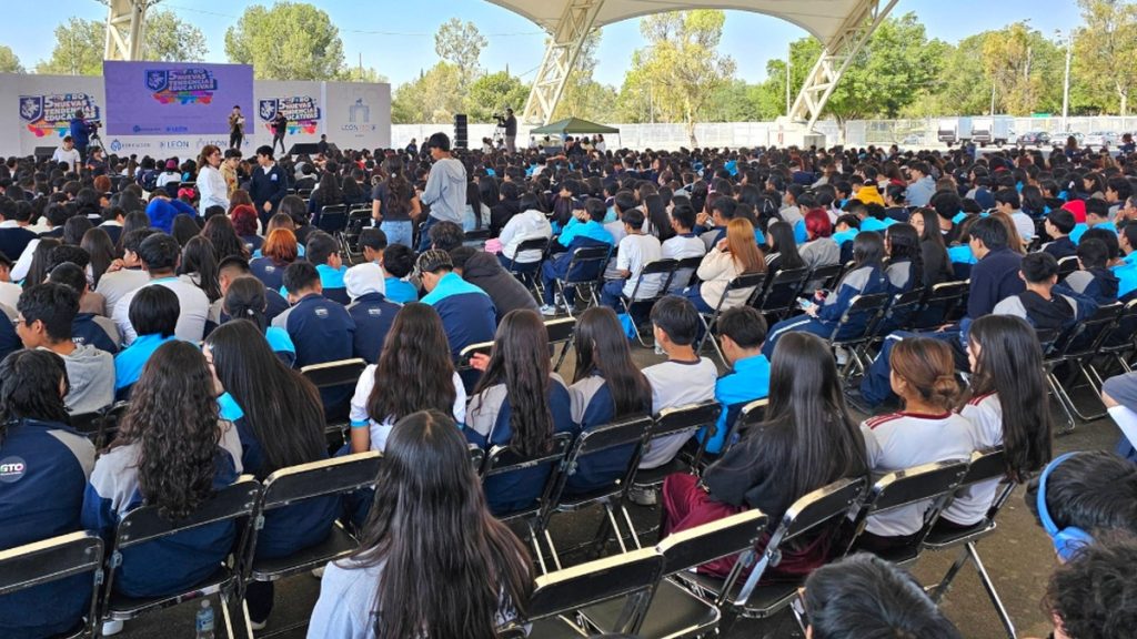 ¿Tienes hijos en primaria o secundaria? León abre inscripción para beca de $4 mil