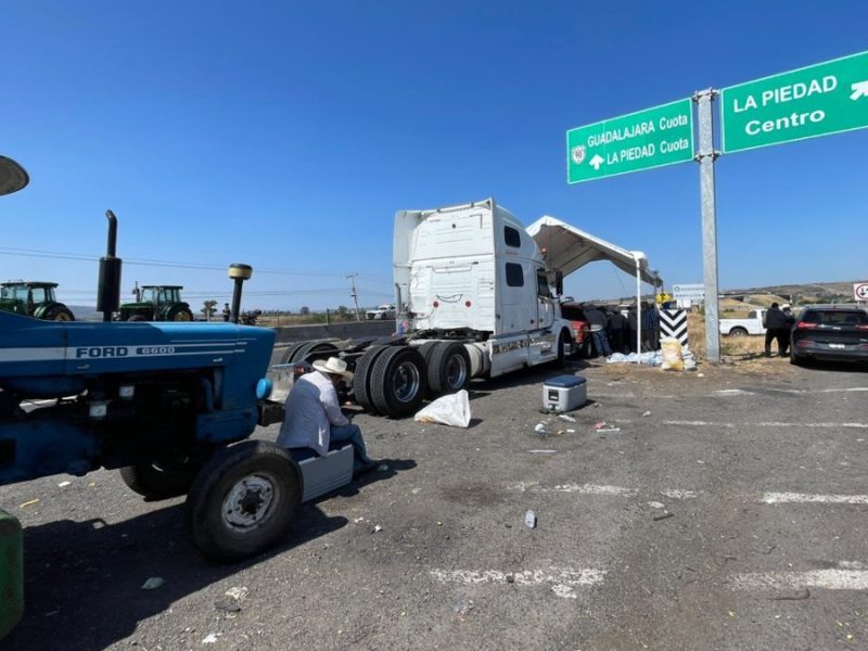 Bloqueo en la carretera Pénjamo-La Piedad sigue activo; reabrieron solo un carril