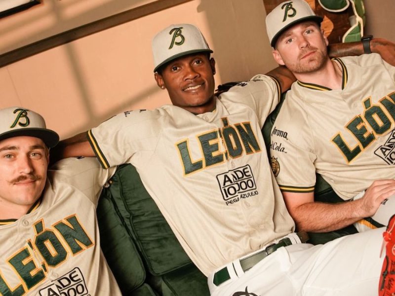 Bravos de León presenta sus nuevos uniformes para la temporada 2026 de la LMB