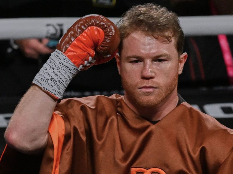 Canelo Álvarez presume su primer día en la Universidad 