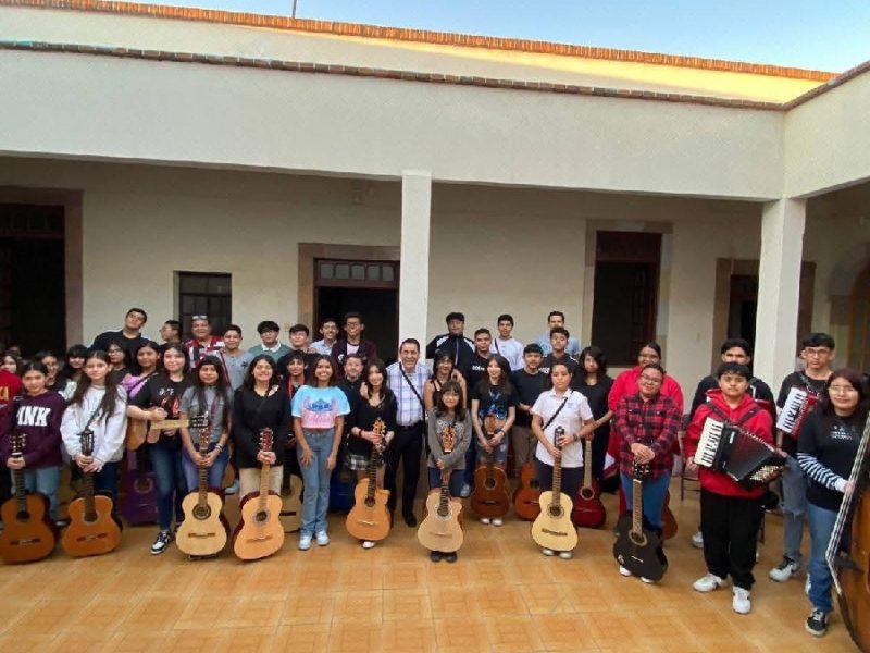 Acordes contra la violencia: Casa de la Guitarra Popular expande su enseñanza gratuita a comunidades de Celaya