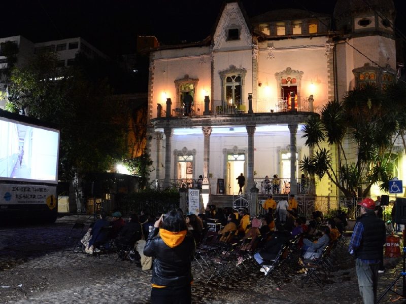 Cine bajo las estrellas: La labor de Cine La Mina por democratizar el séptimo arte en Guanajuato