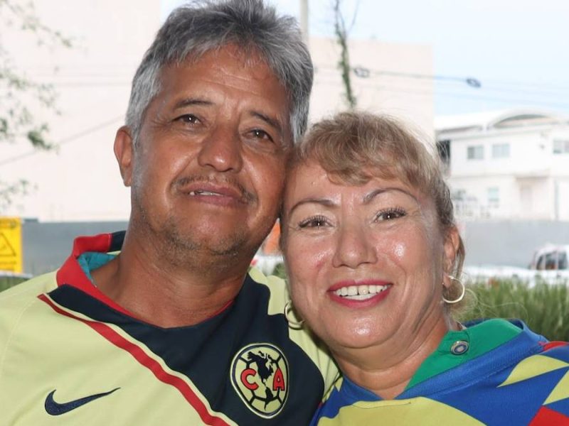 Amor azulcrema sin fronteras: Matrimonio viaja 14 horas desde Chihuahua para alentar al América en León