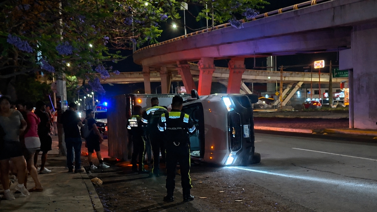 Conductor ebrio volcó en avenida 2 de Abril (1)