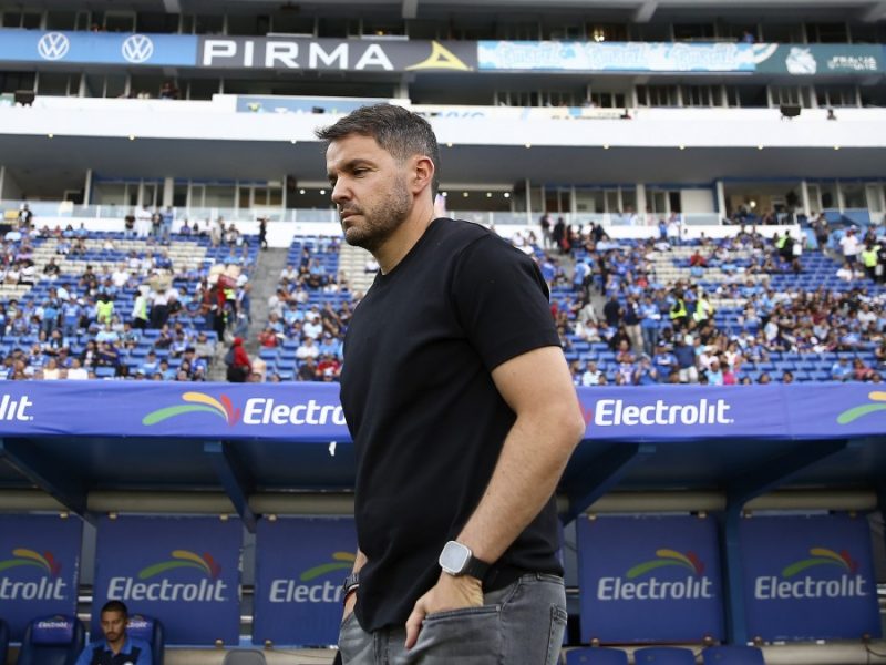 Nicolás Larcamón respeta, pero no entiende la decisión de su destitución de Cruz Azul