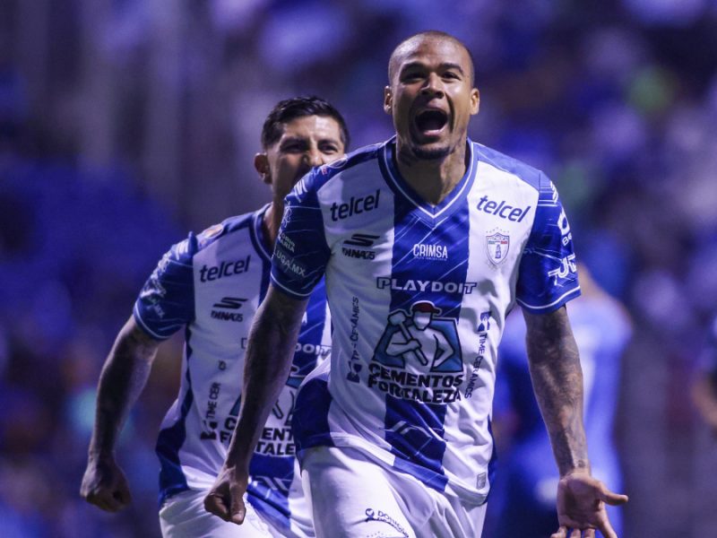 Tuzos de Pachuca vence a Cruz Azul con doblete de Kenedy