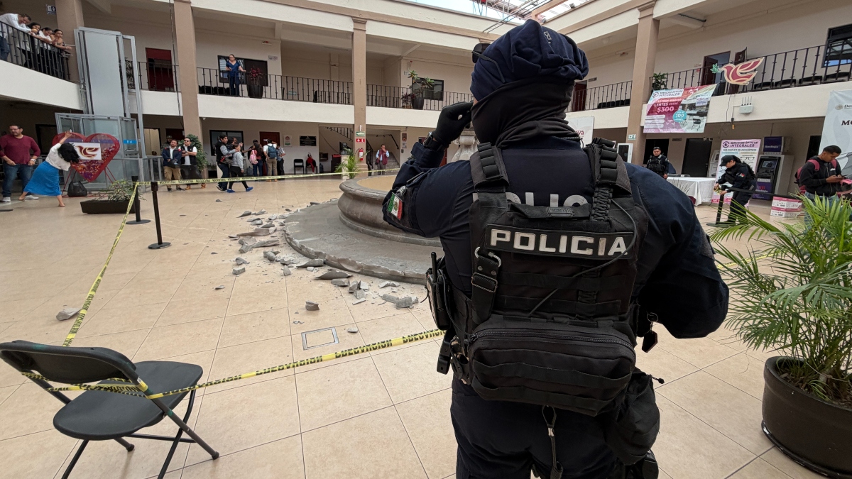 Destrozos en fuente de presidencia de Celaya