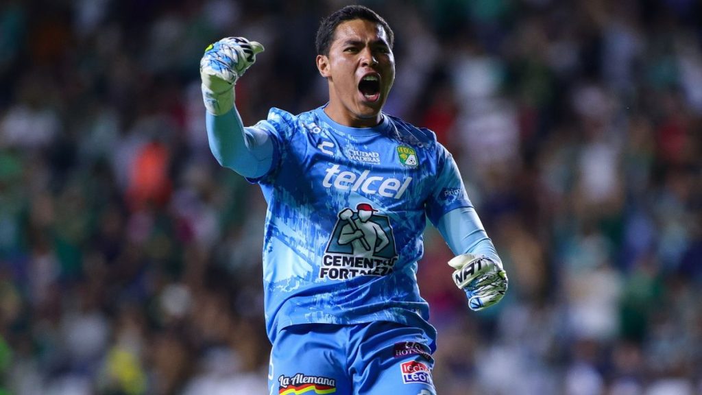 Óscar García, arquero del Club León, festejando uno de los goles ante Atlas. Foto: Mexsport.