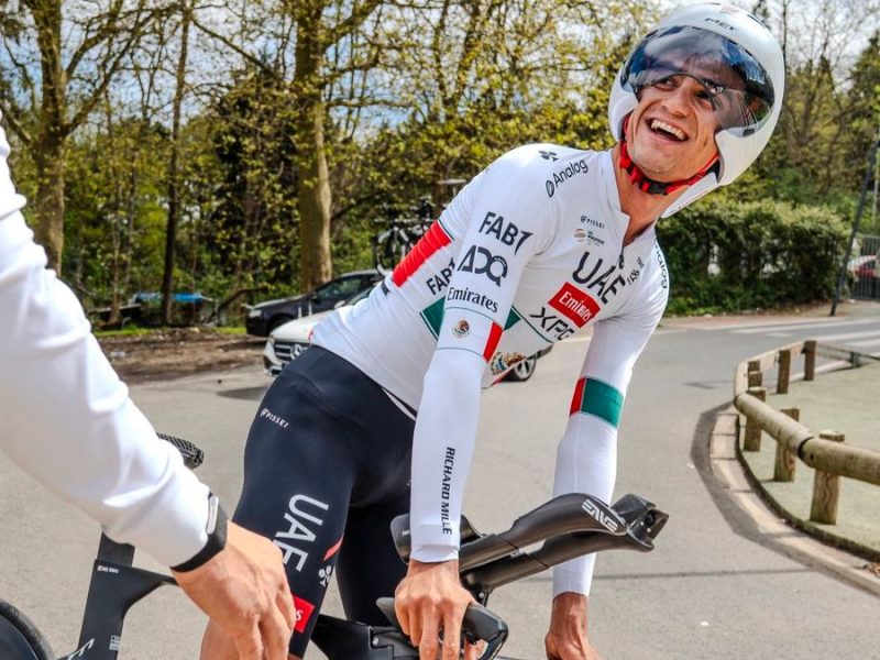 Isaac del Toro finaliza 13ero en la primera etapa de Itzulia 2026