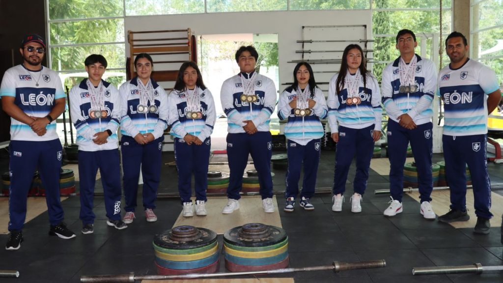 El equipo de León de levantamiento de pesas que sobresalió en la Olimpiada Nacional 2025. Foto: Mary Ochoa.
