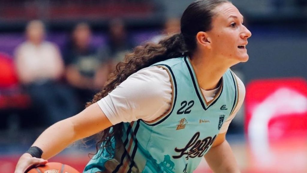 Abejas de León en sus juegos ante Fuerza Regia. Foto: Abejas de León Femenil Oficial.